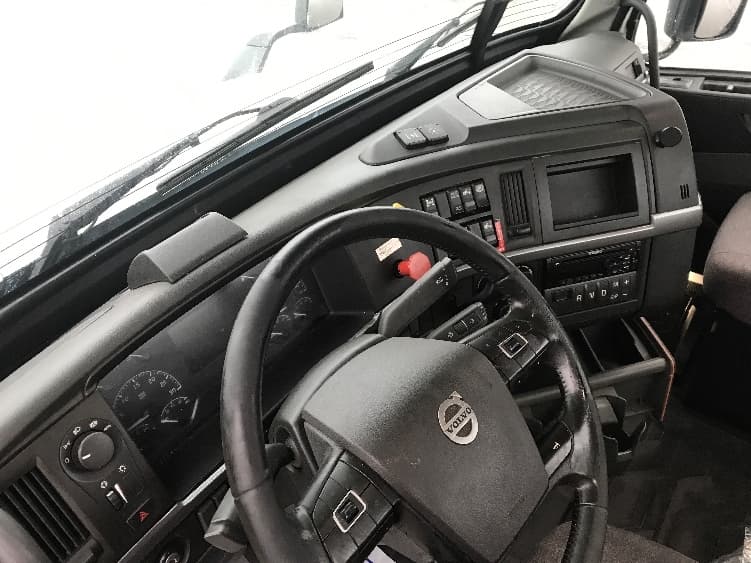 2020 Volvo VNR 640 in Pottsville, PA — photo 10