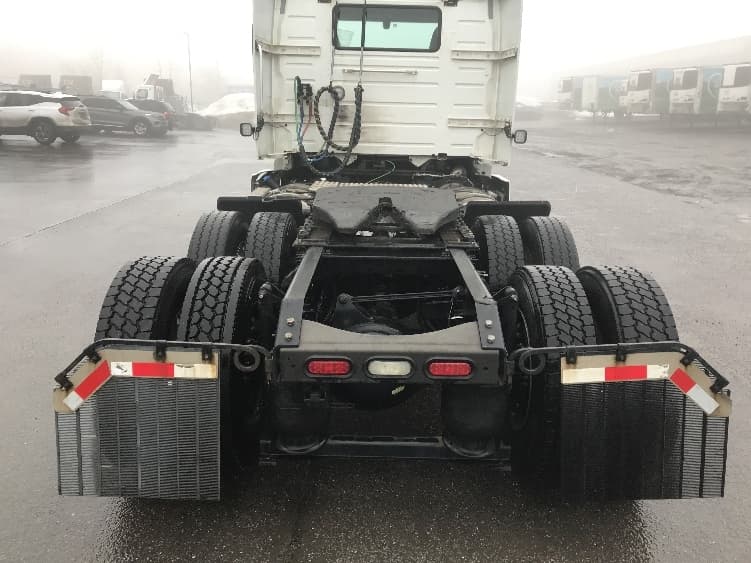 2020 Volvo VNR 640 in Pottsville, PA — photo 6