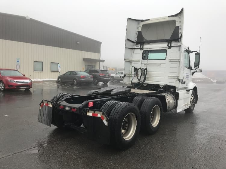 2020 Volvo VNR 640 in Pottsville, PA — photo 7