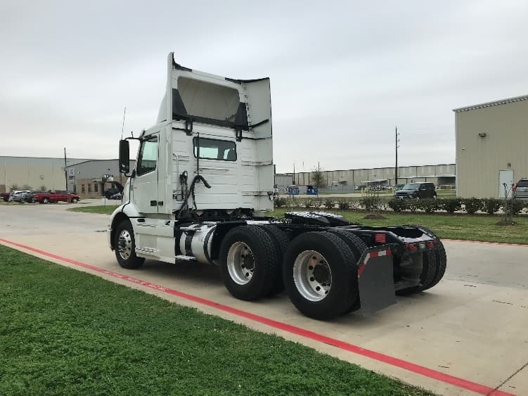 2020 Volvo VNR 640 in Katy, TX — photo 5