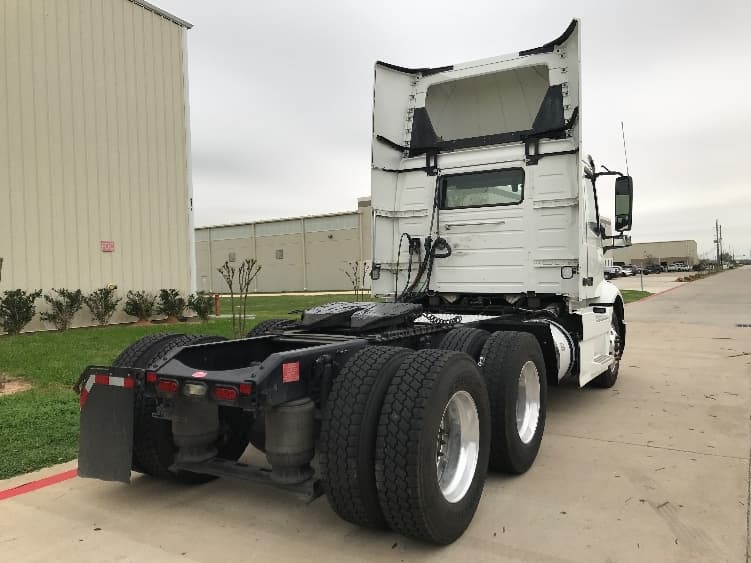 2020 Volvo VNR 640 in Katy, TX — photo 7