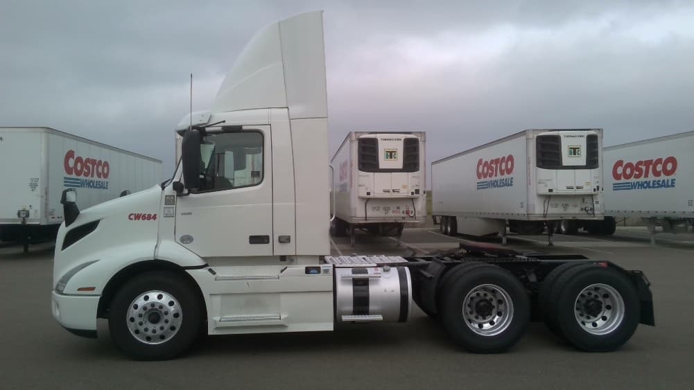 2021 Volvo VNR 640 in Stockton, CA — photo 4
