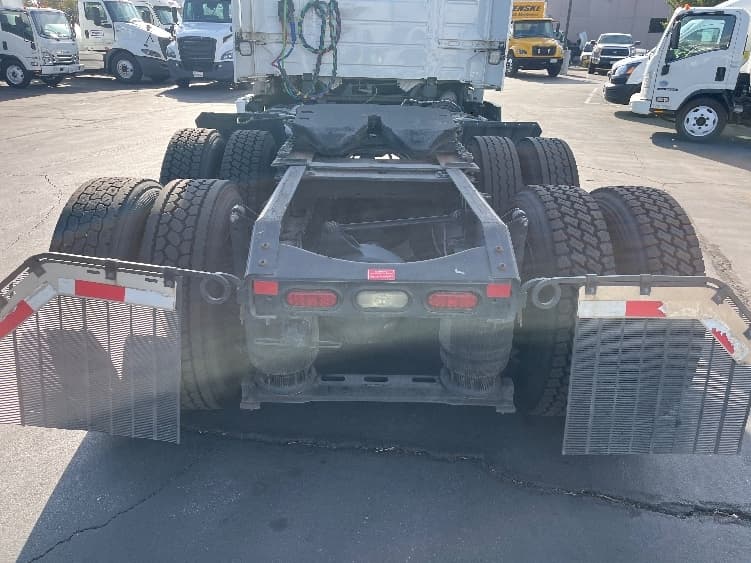 2020 Volvo VNR 640 in Torrance, CA — photo 6
