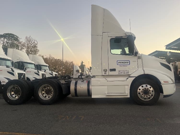 2020 Volvo VNR 640 in Fontana, CA — photo 8