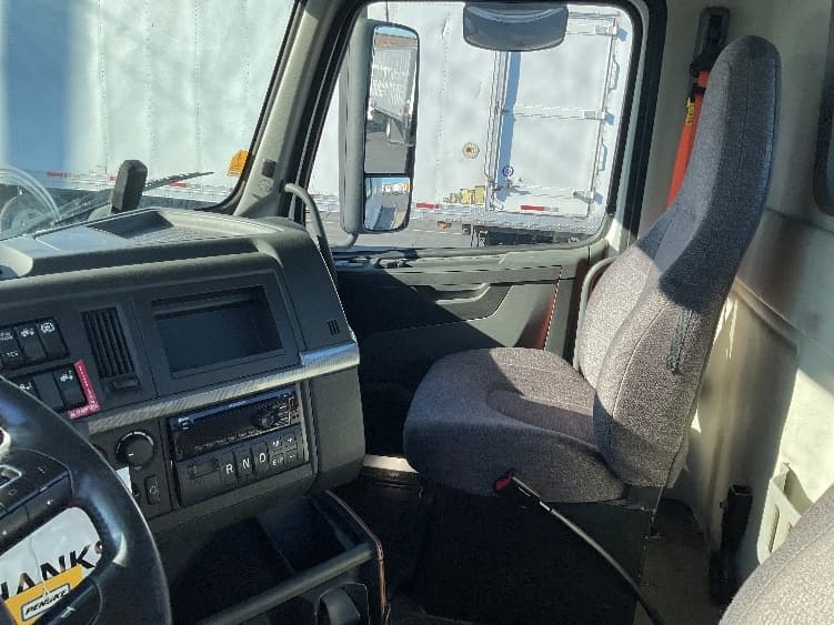 2020 Volvo VNR 640 in West Sacramento, CA — photo 10