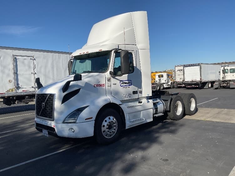 2020 Volvo VNR 640 in West Sacramento, CA — photo 3