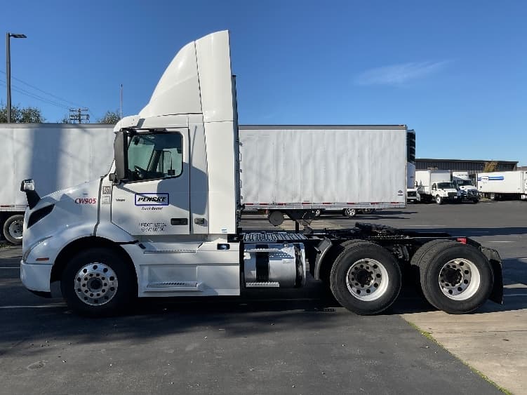 2020 Volvo VNR 640 in West Sacramento, CA — photo 4
