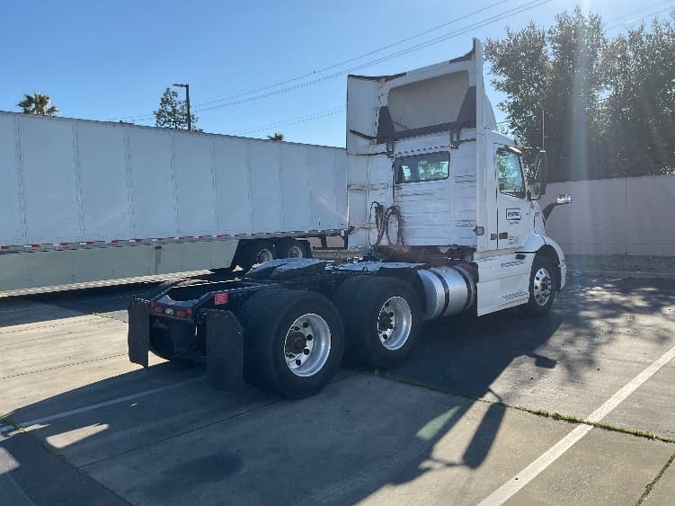2020 Volvo VNR 640 in West Sacramento, CA — photo 7