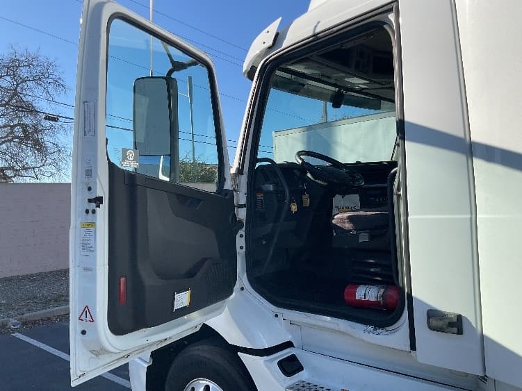 2020 Volvo VNR 640 in West Sacramento, CA — photo 9