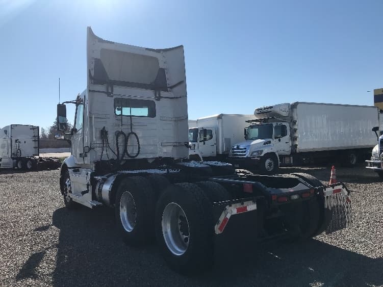 2020 Volvo VNR 640 in West Sacramento, CA — photo 5