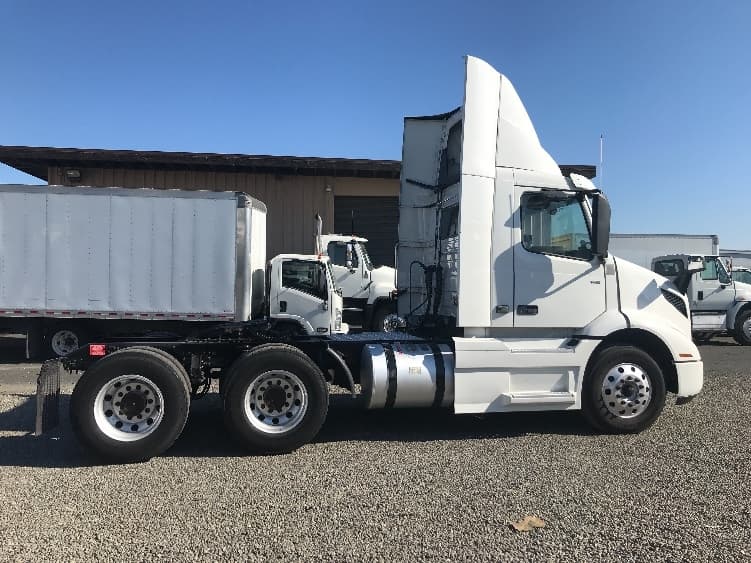 2020 Volvo VNR 640 in West Sacramento, CA — photo 8