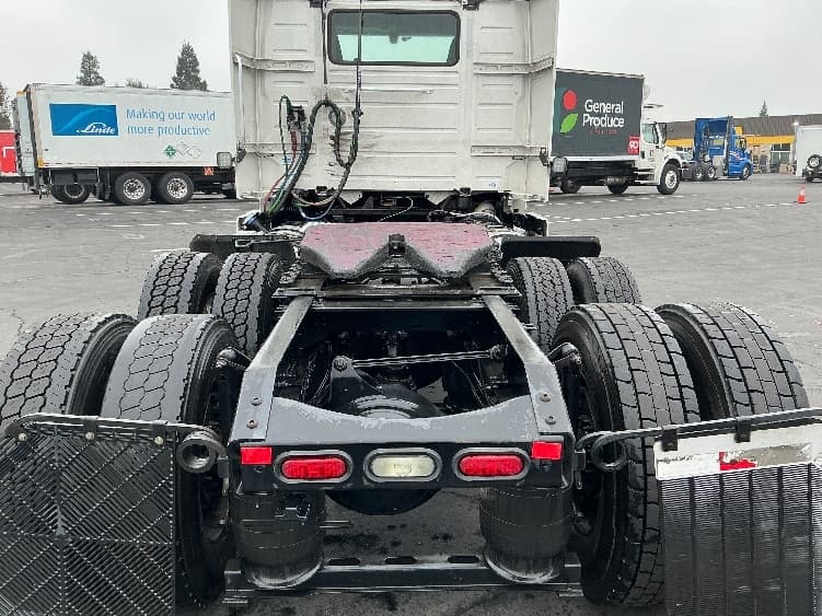 2020 Volvo VNR 640 in Sacramento, CA — photo 6