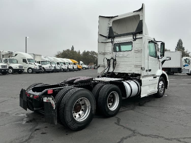 2020 Volvo VNR 640 in Sacramento, CA — photo 7
