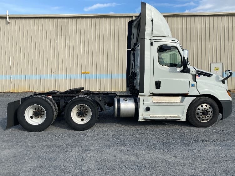 2020 Freightliner Cascadia in Resaca, GA — photo 8