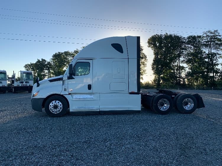2021 Freightliner Cascadia in Greensboro, NC — photo 4