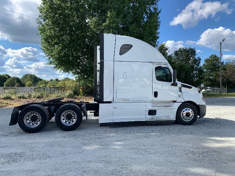 2021 Freightliner Cascadia in Greensboro, NC — photo 8