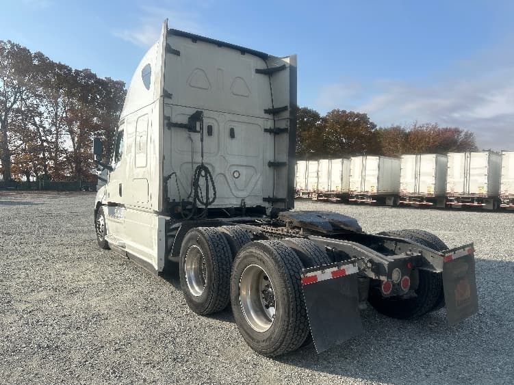 2021 Freightliner Cascadia in Greensboro, NC — photo 5
