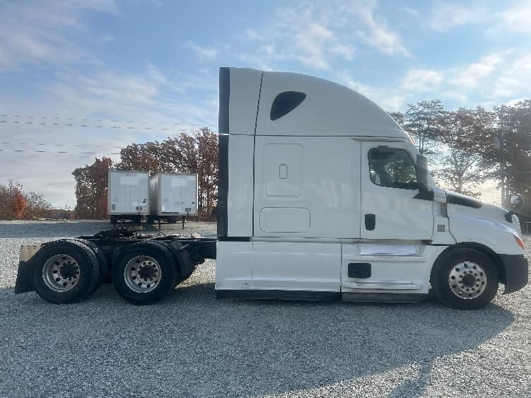 2021 Freightliner Cascadia in Greensboro, NC — photo 8