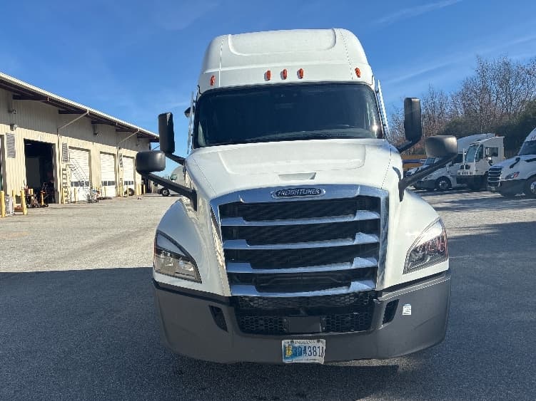 2021 Freightliner Cascadia in Greensboro, NC — photo 2