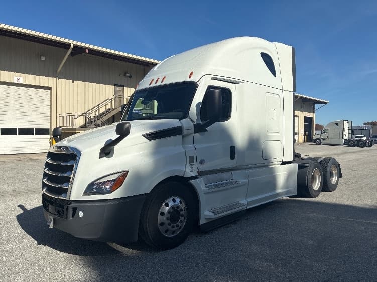 2021 Freightliner Cascadia in Greensboro, NC — photo 3