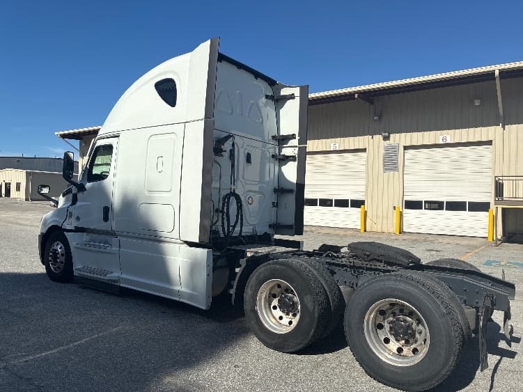 2021 Freightliner Cascadia in Greensboro, NC — photo 5