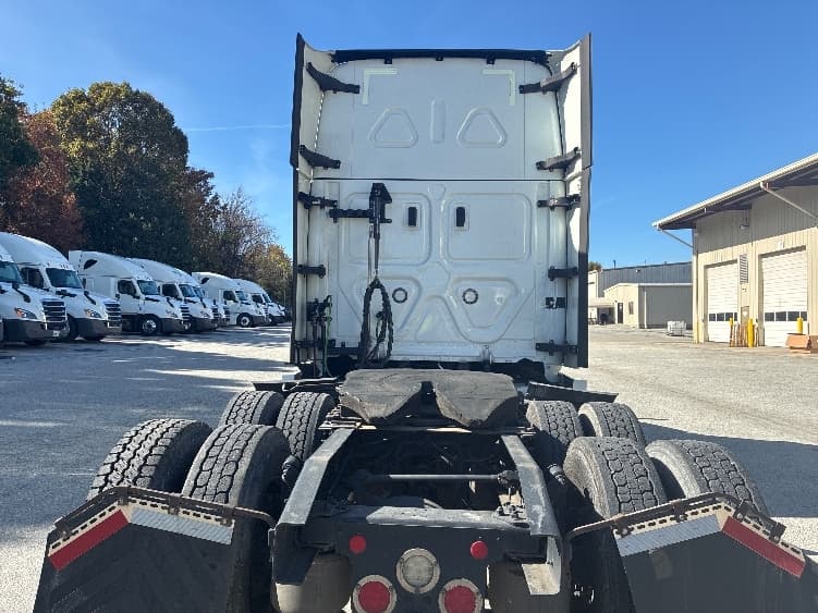 2021 Freightliner Cascadia in Greensboro, NC — photo 6