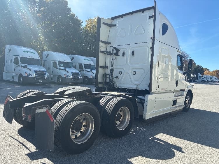 2021 Freightliner Cascadia in Greensboro, NC — photo 7