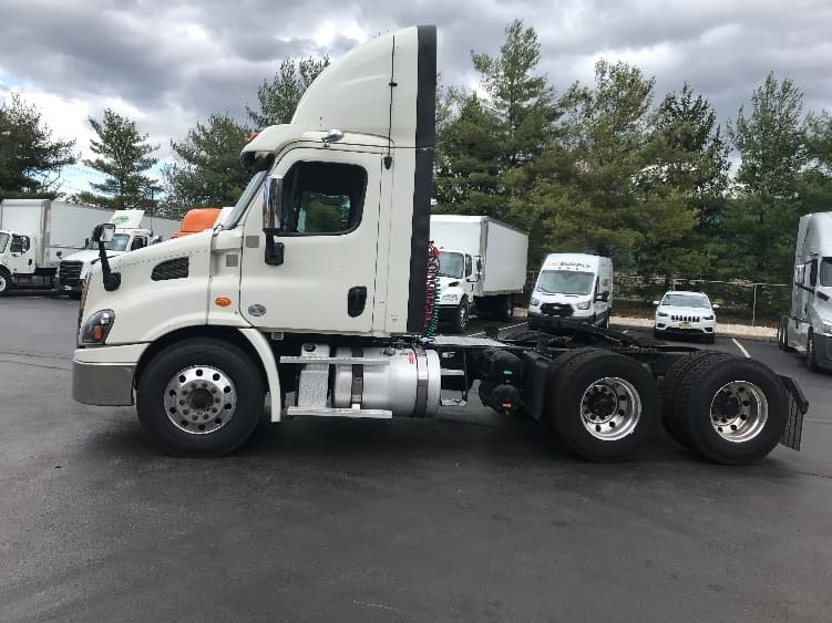 2018 Freightliner Cascadia in Dayton, NJ — photo 4