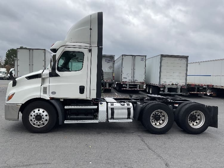 2021 Freightliner Cascadia in Little Rock, AR — photo 4