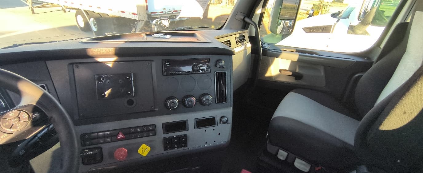 2021 Freightliner Cascadia in Arlington, TX — photo 10