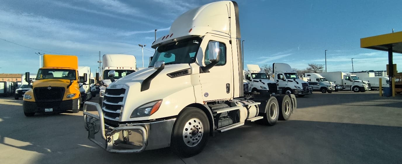 2021 Freightliner Cascadia in Arlington, TX — photo 3