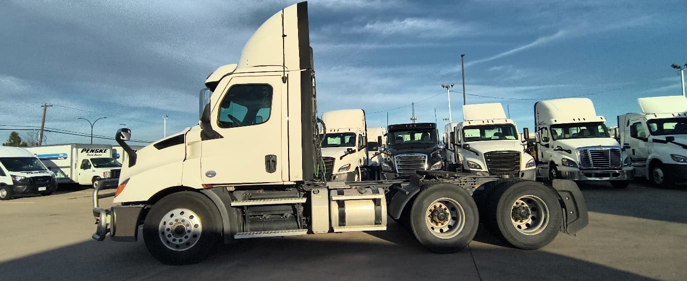2021 Freightliner Cascadia in Arlington, TX — photo 4