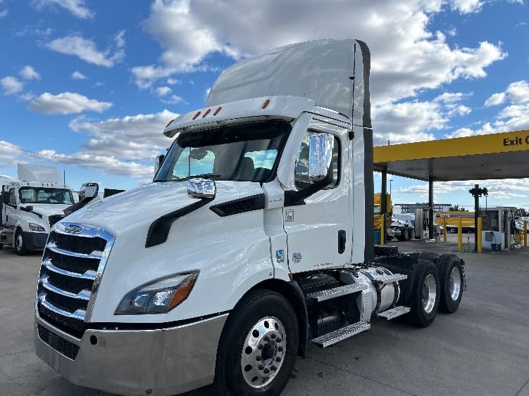 2021 Freightliner Cascadia in Arlington, TX — photo 3