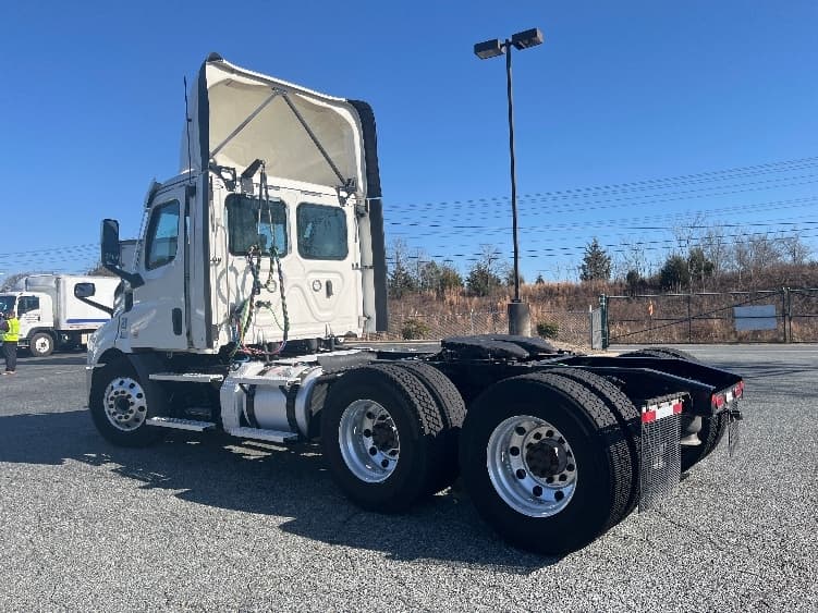 2021 Freightliner Cascadia in Concord, NC — photo 5