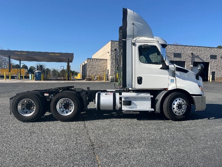 2021 Freightliner Cascadia in Concord, NC — photo 8