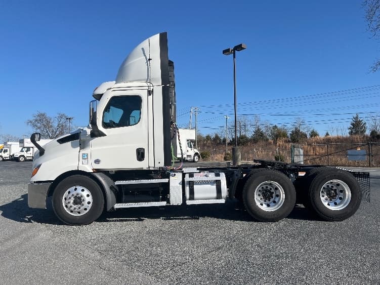2021 Freightliner Cascadia in Concord, NC — photo 4