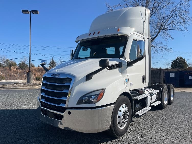 2021 Freightliner Cascadia in Greensboro, NC — photo 3