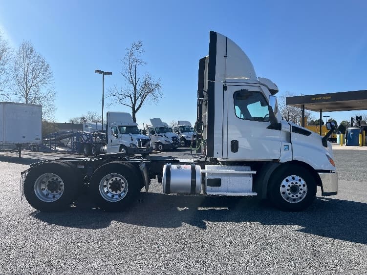 2021 Freightliner Cascadia in Greensboro, NC — photo 8