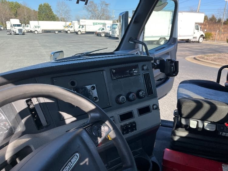 2021 Freightliner Cascadia in Concord, NC — photo 10