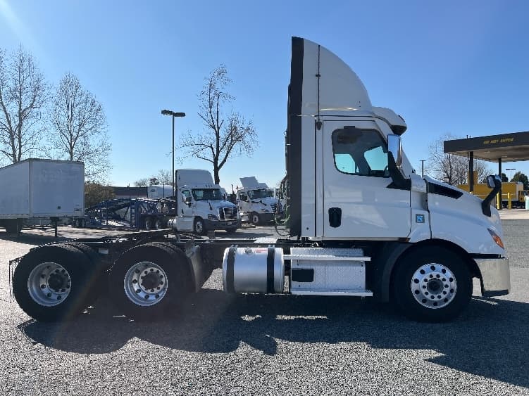 2021 Freightliner Cascadia in Concord, NC — photo 8