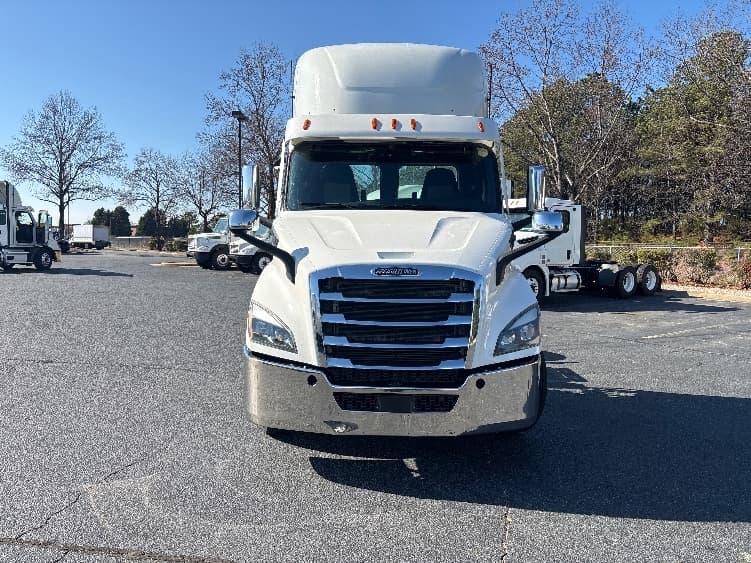2021 Freightliner Cascadia in Concord, NC — photo 2