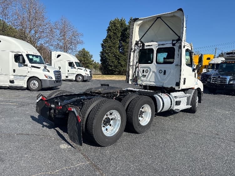 2021 Freightliner Cascadia in Concord, NC — photo 7