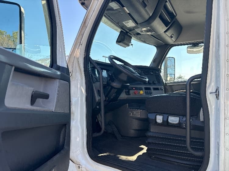 2021 Freightliner Cascadia in Concord, NC — photo 9