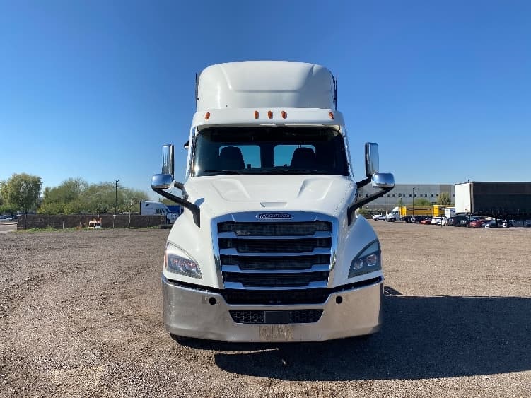 2021 Freightliner Cascadia in Phoenix, AZ — photo 2