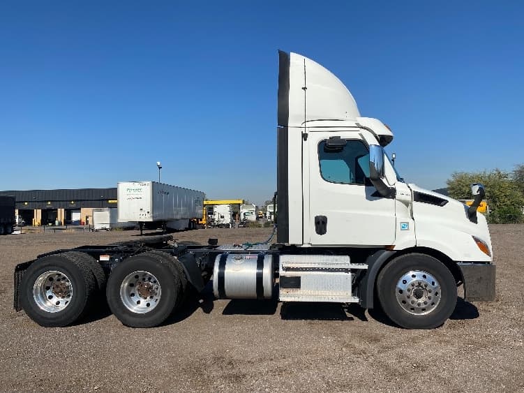 2021 Freightliner Cascadia in Phoenix, AZ — photo 8
