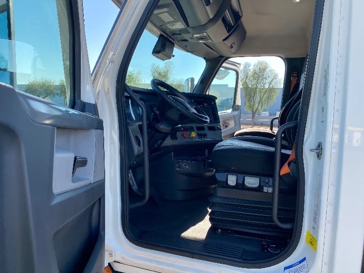 2021 Freightliner Cascadia in Phoenix, AZ — photo 9