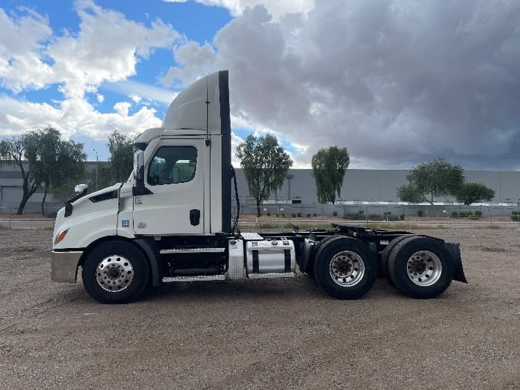 2021 Freightliner Cascadia in Phoenix, AZ — photo 4