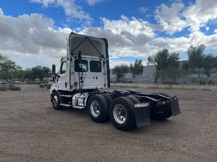 2021 Freightliner Cascadia in Phoenix, AZ — photo 5