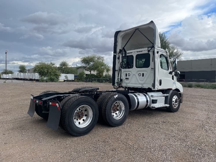 2021 Freightliner Cascadia in Phoenix, AZ — photo 7
