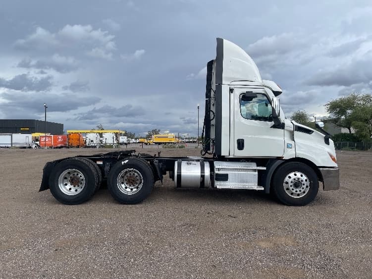 2021 Freightliner Cascadia in Phoenix, AZ — photo 8